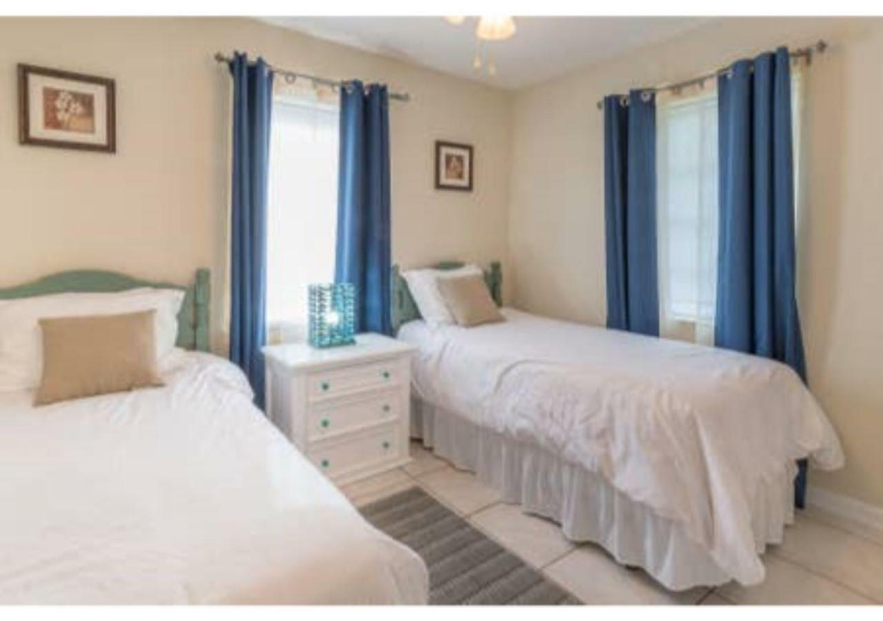 Home Away From Home! Deltona Bagian luar foto