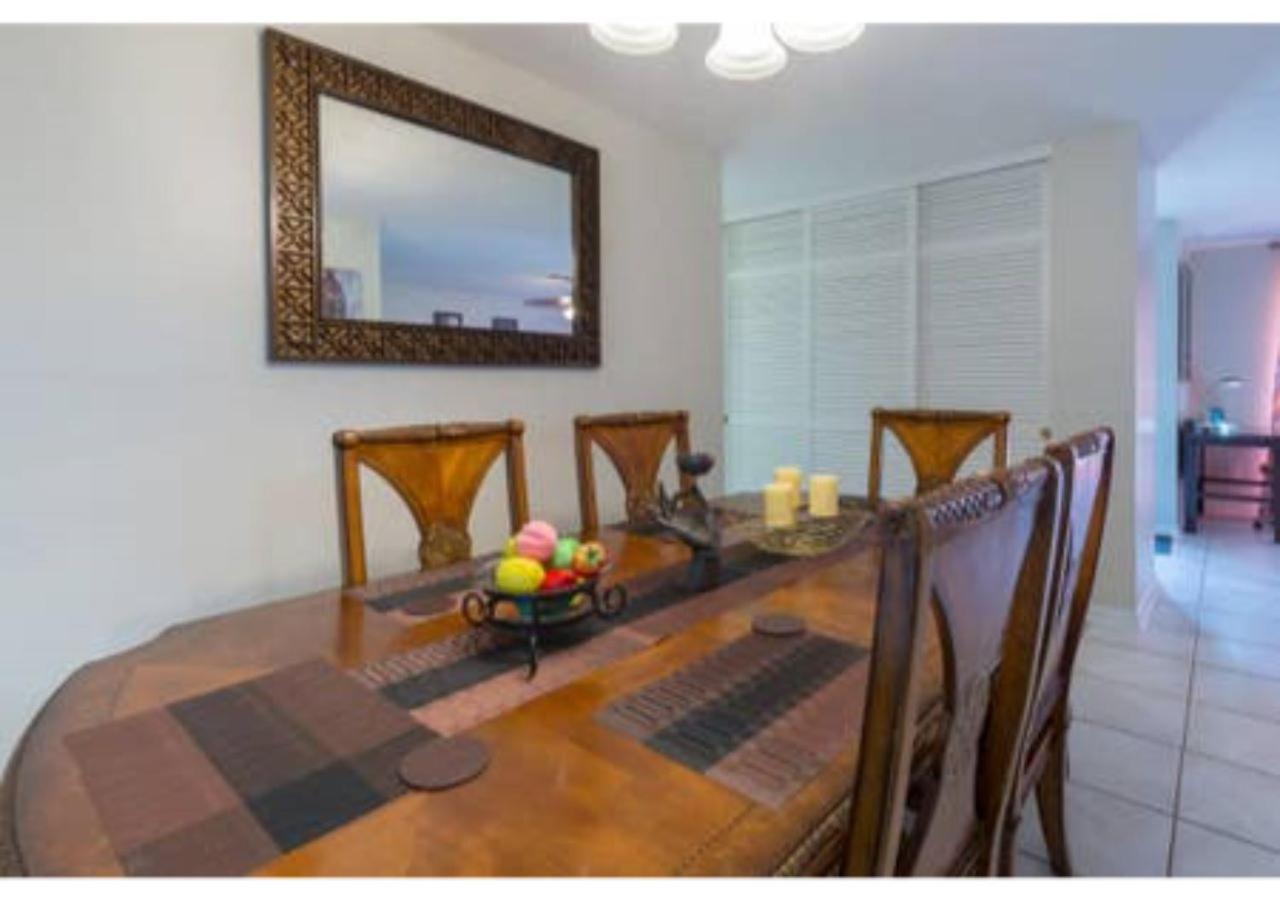Home Away From Home! Deltona Bagian luar foto