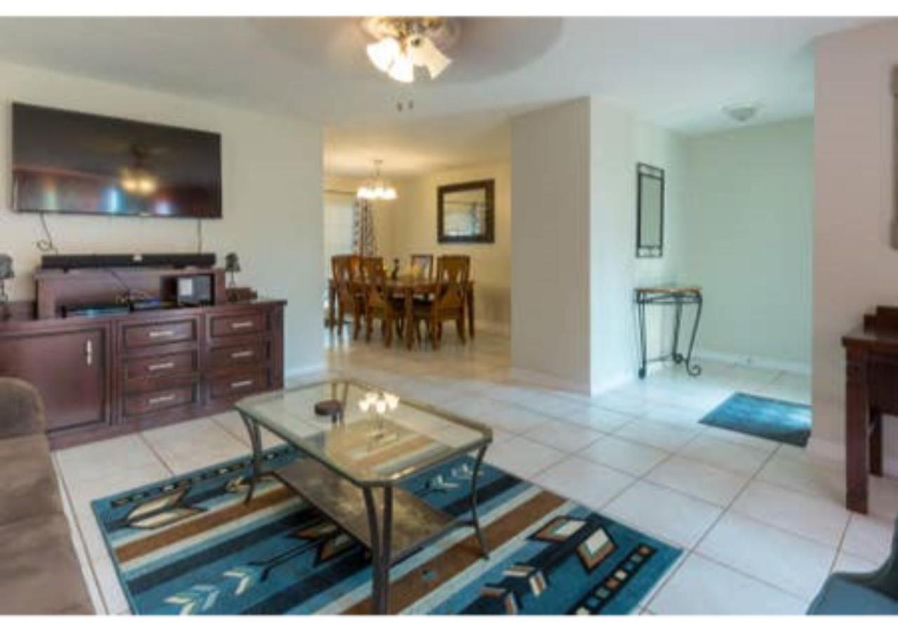 Home Away From Home! Deltona Bagian luar foto